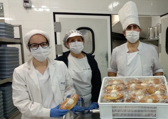 Intur Restauración Colectiva reparte 1.500 monas de pascua a sanitarios y colectivos desfavorecidos
