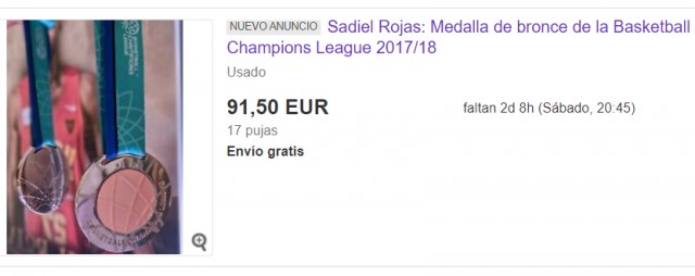 Rojas da la medalla europea del UCAM y Eddie su bandana para #LaMejorAsistencia