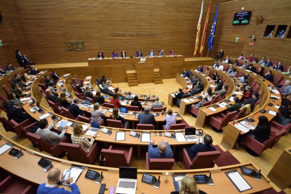 Los grupos registran en Les Corts casi una treintena de iniciativas relacionadas con Covid-19