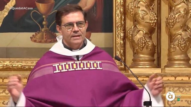 Jesús Corbí, el cura que oficia misas virtuales: 