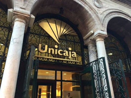 Unicaja se estrena hoy en bolsa en pleno rally alcista del sector