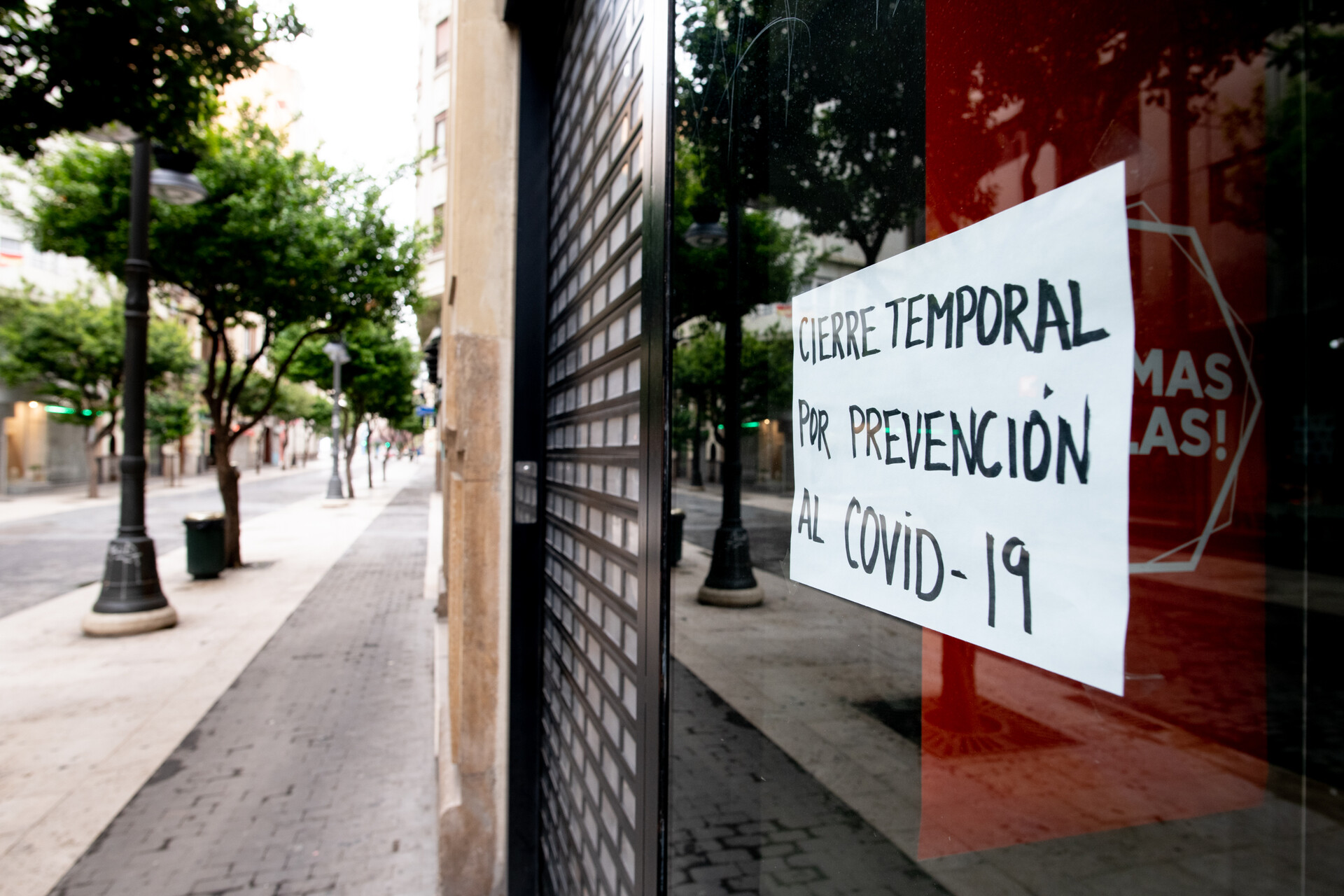 Comercio cerrado en València. Foto: KIKE TABERNER - 
