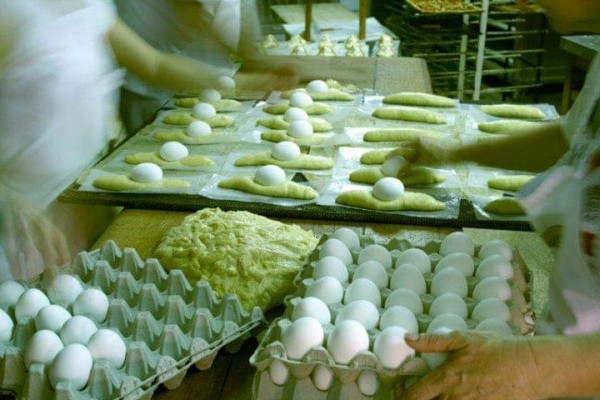 Un dulce típico para un momento amargo: las monas de Pascua solo se venderán bajo pedido