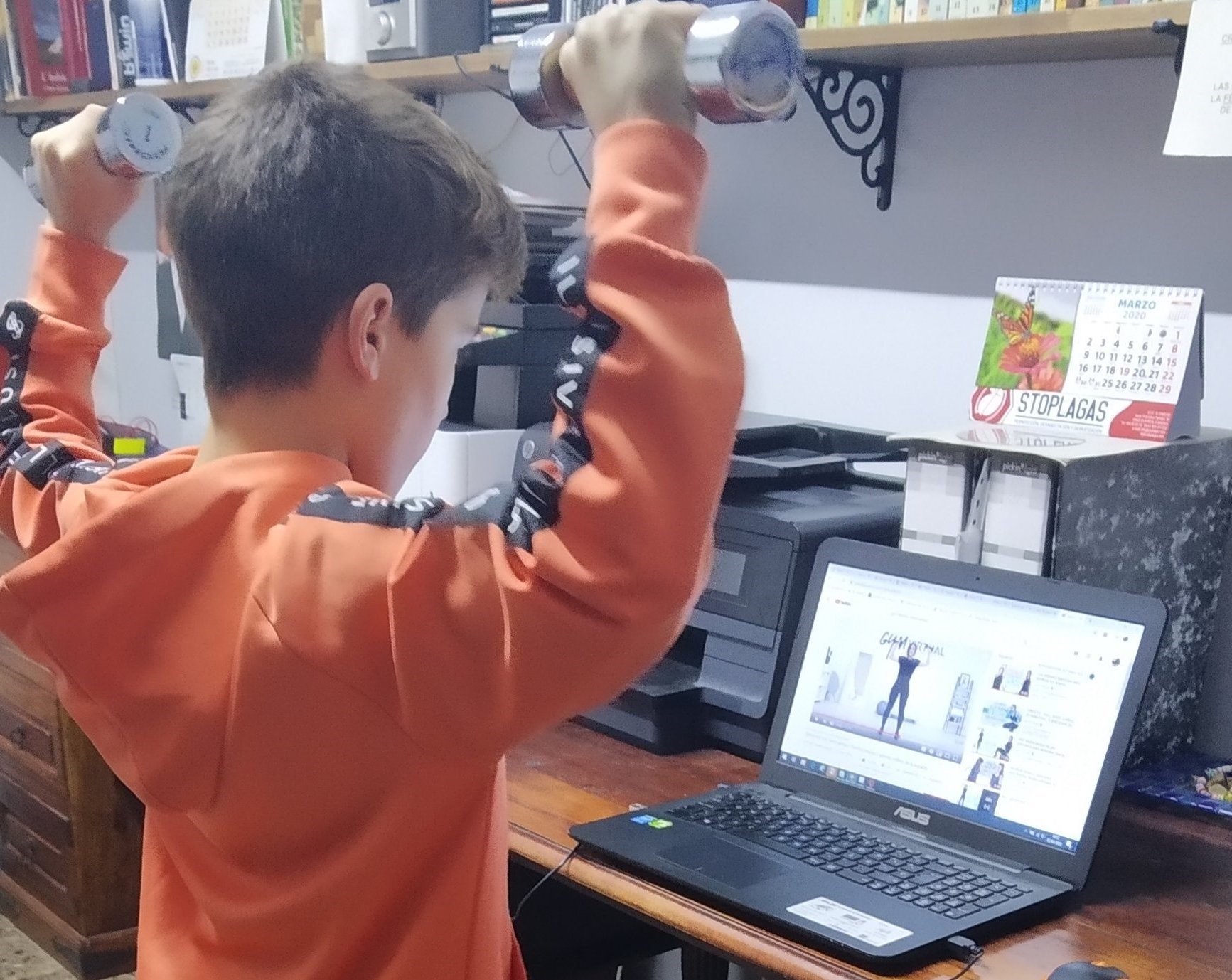 La comunidad educativa celebra el 'Dia de l'Esport' adaptada al confinamiento en los hogares