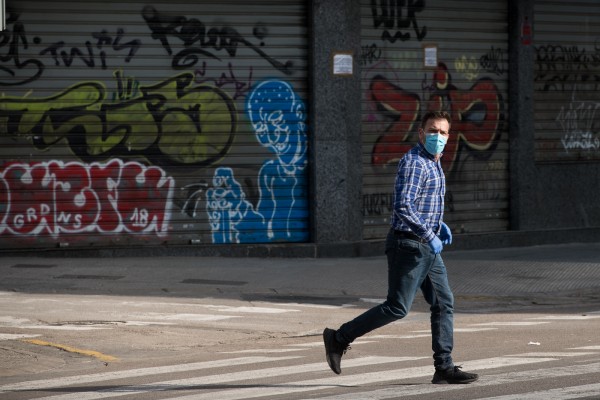 La OMS reitera que recomienda el uso de mascarillas solo en enfermos y sus cuidadores