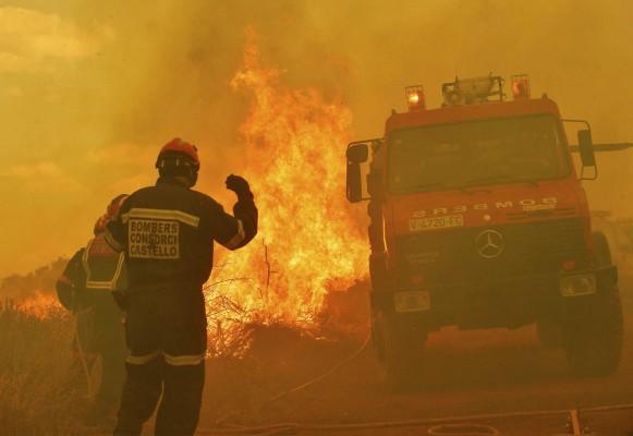 El fuego de la Sierra de la Calderona, sin control tras arrasar más de 1000 héctareas