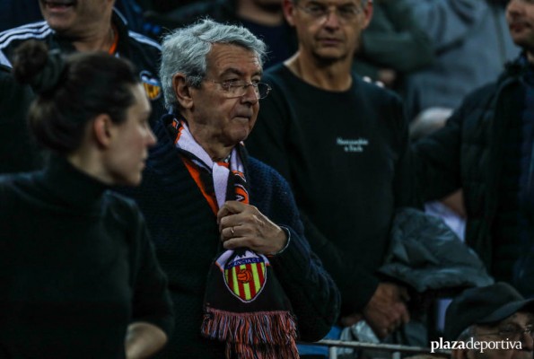 El Valencia telefonea a sus socios mayores de 75 años para interesarse por su salud