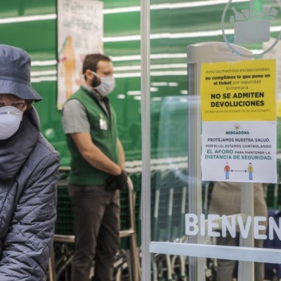 Detenido por enfrentarse a la Policía en Mercadona al negarse a usar guantes