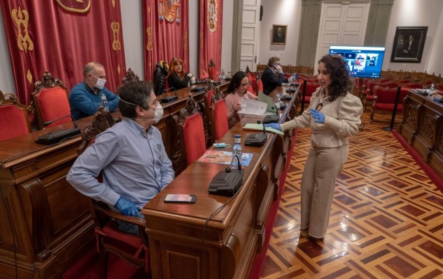 Parte del sueldo de los políticos para los pequeños empresarios de Cartagena 