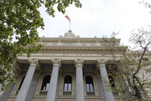 El Ibex 35 pone la vista en los 6.800 puntos a media sesión, con un alza del 3,23%