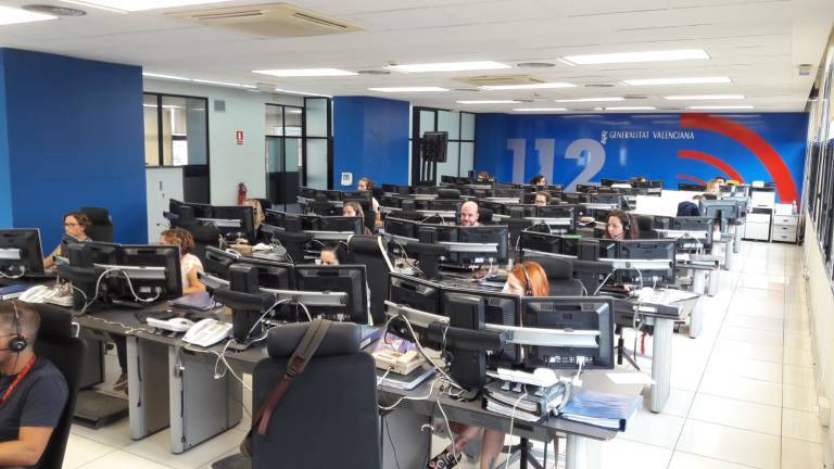La Policía Local del Centro de Emergencias reparte material sanitario a las 283 plantillas de la Comunitat