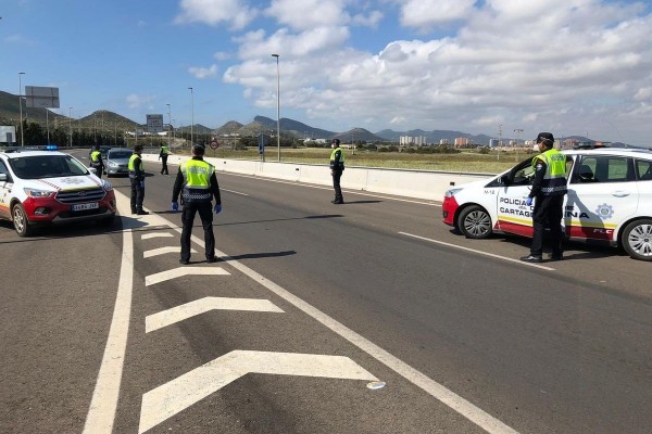 Castejón exige más medios para evitar la llegada de turistas a la costa de Cartagena