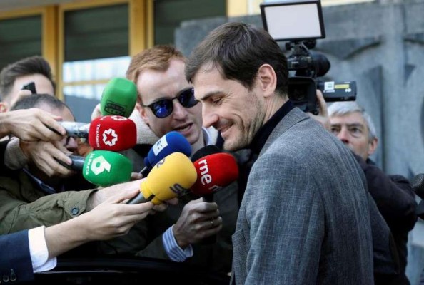 Casillas plantea acabar la temporada con el año natural
