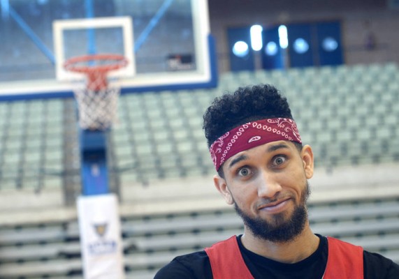 Booker, James y Larentzakis, los tres llaneros solitarios del UCAM CB ante el coronavirus

