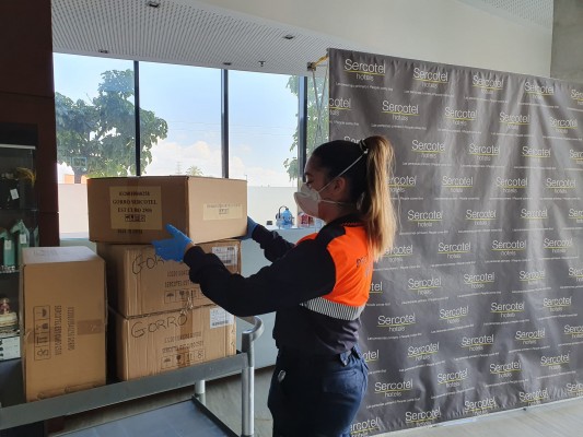 Los 'ángeles' de Protección Civil: desde recoger máscaras snorkel a llevar comida de Cáritas a familias