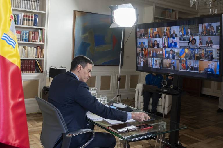 Sánchez pide a las autonomías una lista de infraestructuras para alojar enfermos asintomáticos