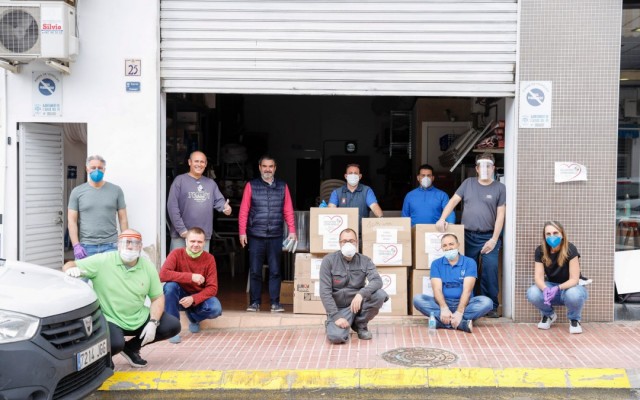 L’Alfàs produce al día 1.800 pantallas protectoras sanitarias para toda España
