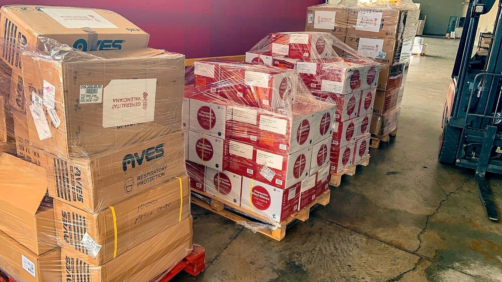 La Generalitat distribuye 40.000 mascarillas para taxistas, transportistas y trabajadores de FGV