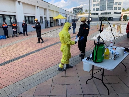 La UME 'da clases' a bomberos,  miembros de Protección Civil y brigadas forestales para combatir el virus