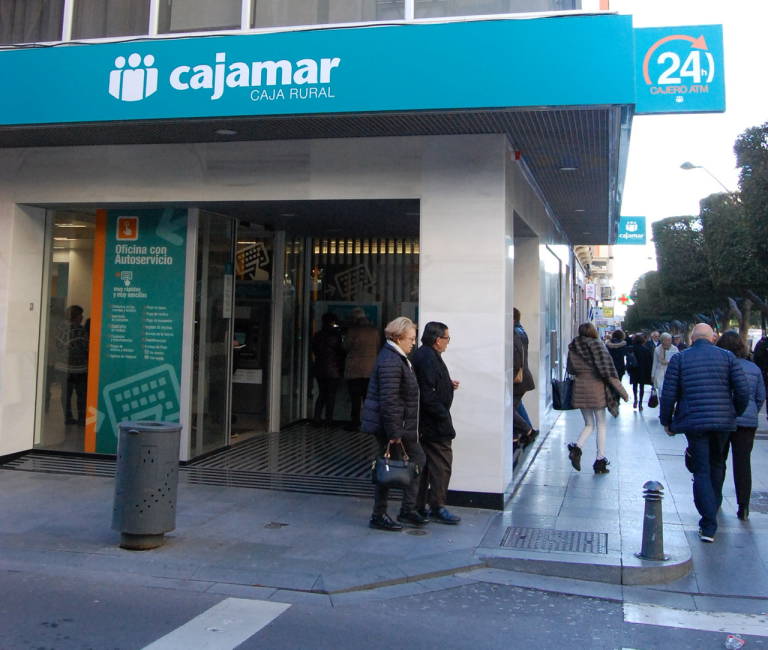 Cajamar amplía a un año de carencia las líneas especiales de financiación para empresas y autónomos
