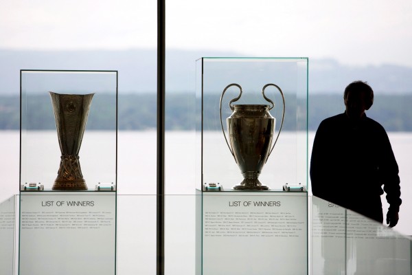 La UEFA amenaza con dejar fuera de Europa a los clubes de las ligas que se den por acabadas