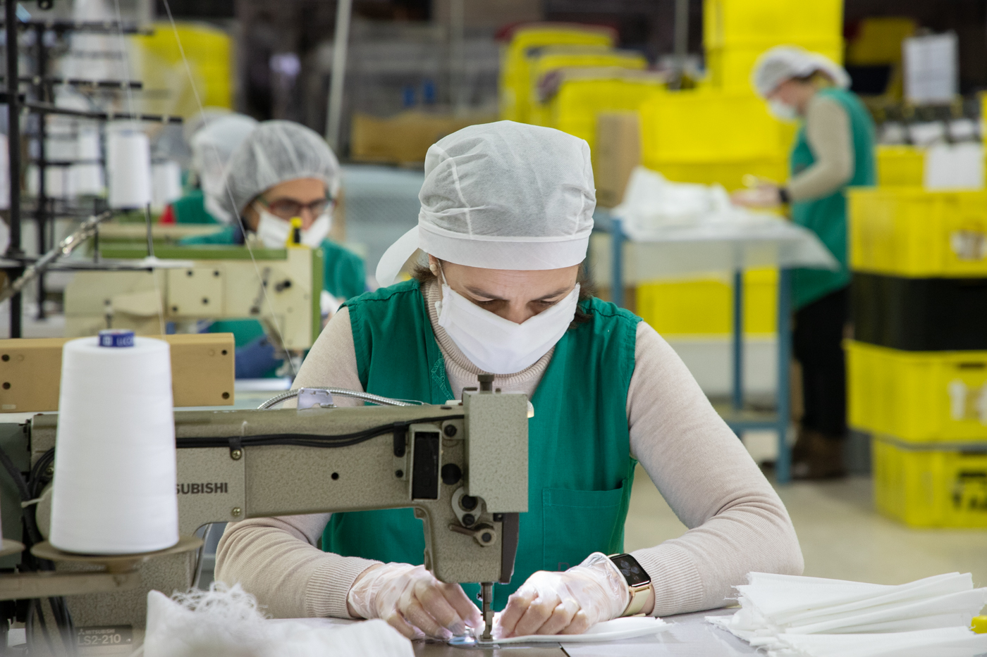 Los sanitarios también tienen ángeles de la guarda: las mascarillas, una solidaridad de alta costura