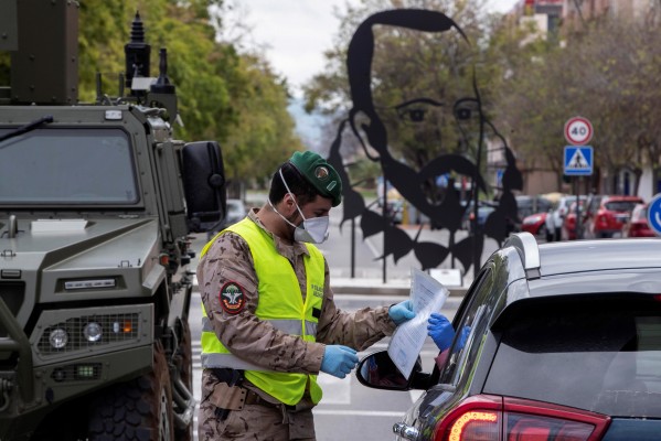 La Policía busca a unas 400 personas por saltarse el aislamiento
