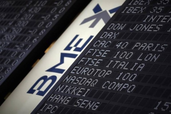 El Ibex 35 mantiene el tono bajista a media sesión y trata de no perder el 6.500