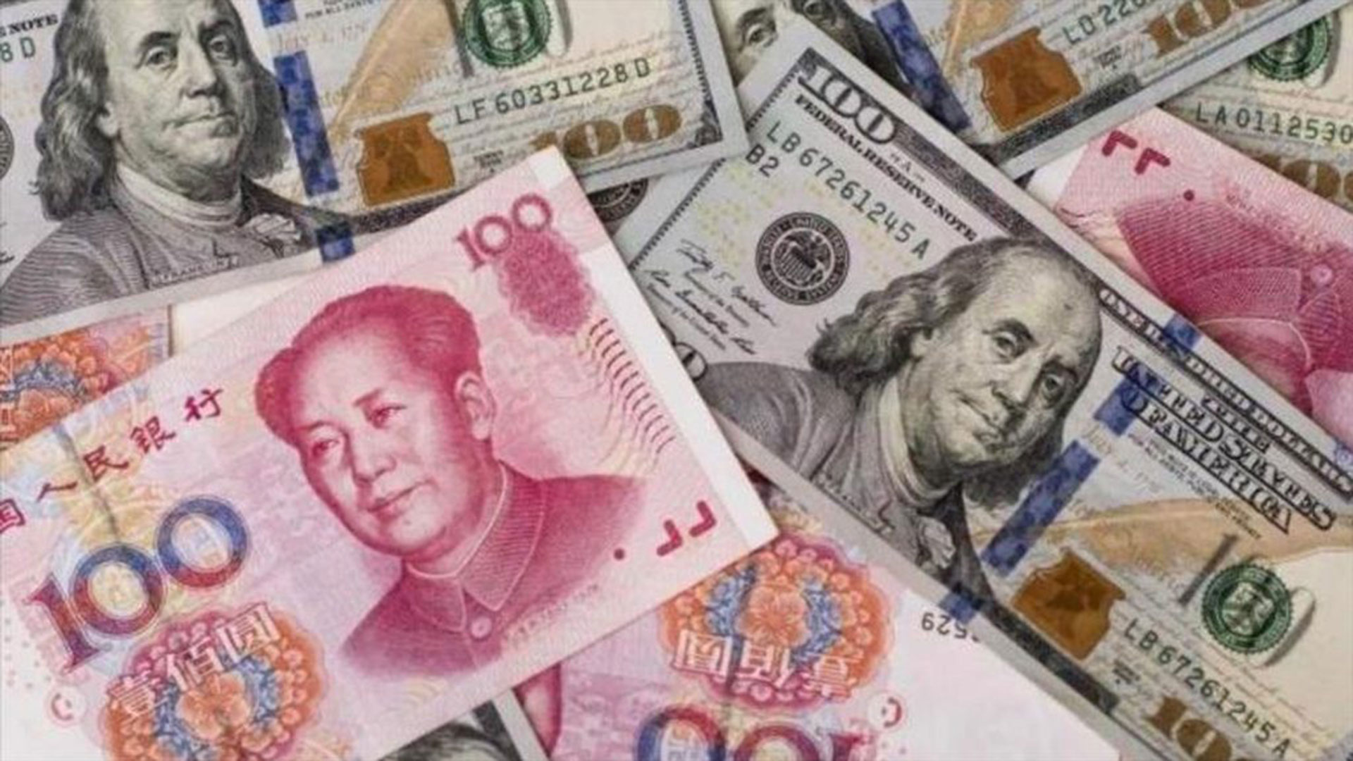 El yuan chino pierde comba con el dólar