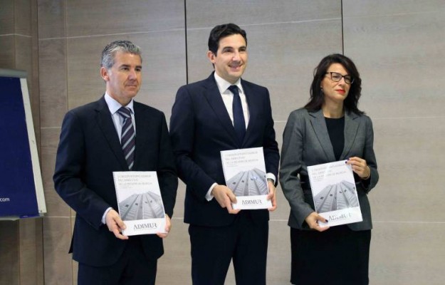 Los directivos dan un aprobado 'raspado' al Gobierno regional