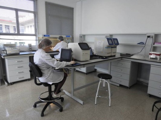 Los test PCR para diagnosticar coronavirus de la firma ilicitana ya se reparten en hospitales del país