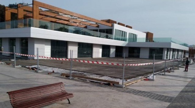 El negro futuro económico espanta a las empresas de la explotación del espacio comercial del Puerto 