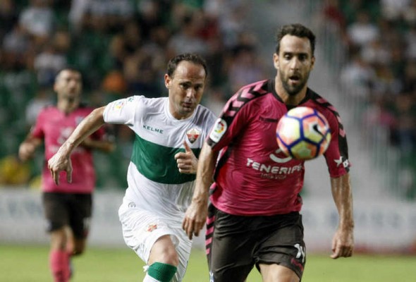 Nino se aleja del Elche