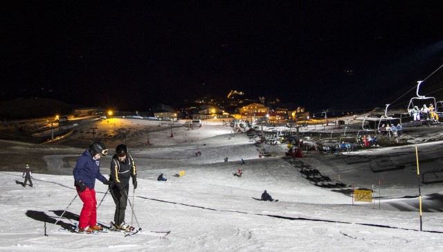Sierra Nevada vuelve a iluminar Borreguiles en un nuevo sábado de esquí ininterrumpido