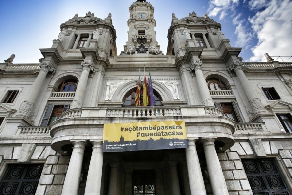 El Ayuntamiento de València declara el luto oficial por el coronavirus