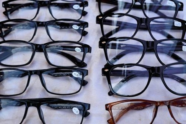 El Colegio de Ópticos-optometristas de la Comunitat habilita un servicio de urgencias