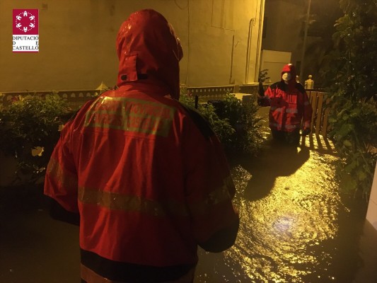 Los bomberos rescatan a 25 personas en Almassora, Burriana y Vilafamés por las inundaciones