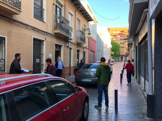 Alimentos a domicilio y charlas telefónicas: la ayuda de la red de voluntariado de San Vicente