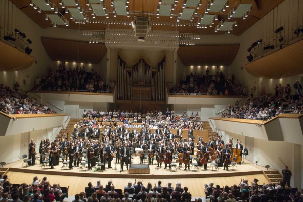 La orquesta de Les Arts pisa por vez primera el Palau de la Música
