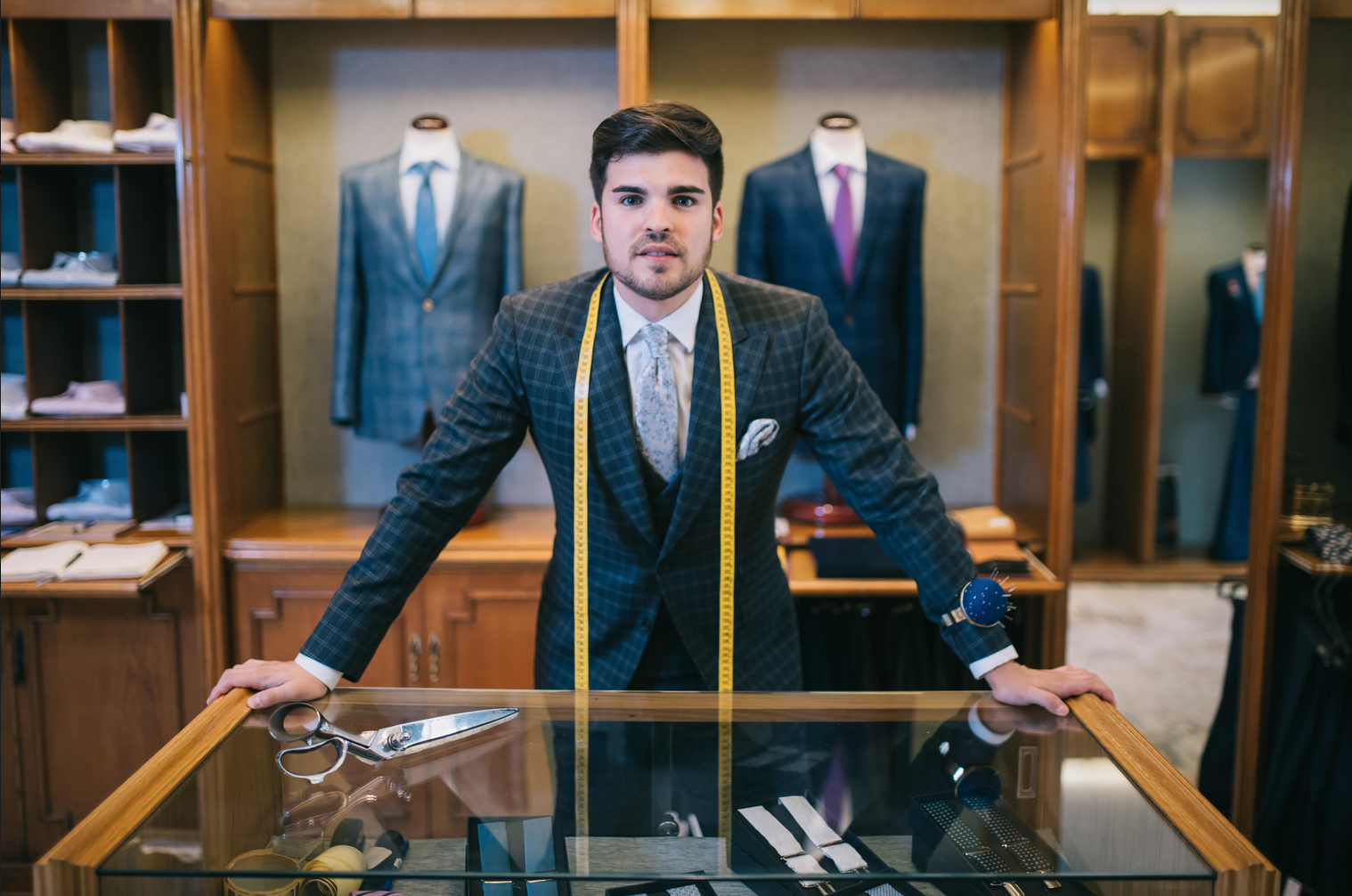 Adrián Seligra lanza su libro sobre el futuro de la sastrería en la Era Digital