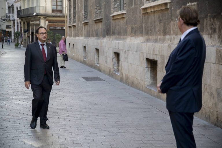 Vicent Soler, conseller de Hacienda, y Ximo Puig. Foto: KIKE TABERNER - 