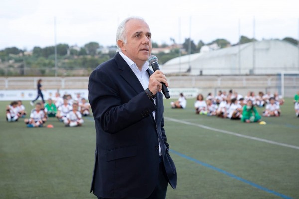 Salvador Belda: “Este sería nuestro particular aplauso a los sanitarios que combaten en primera línea”