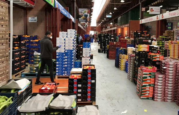 La alternativa al 'super': el comercio tradicional se reinventa y dispara sus ventas a domicilio