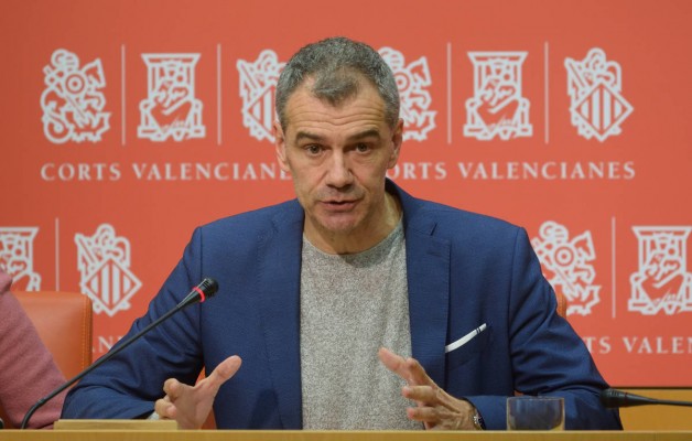 Cs pide que los diputados de Les Cortes no cobren indemnización mientras no haya actividad