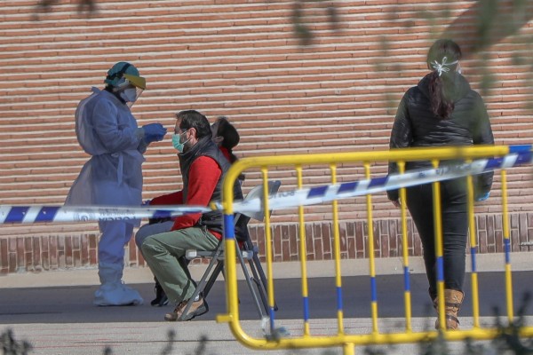 La OMS cree que España está llegando al pico de la curva, pero avisa de que no basta el aislamiento