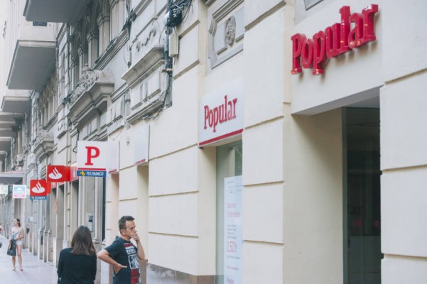 El ERE de Popular se cierra con la salida de 2.592 empleados después de ser adquirido por Santander