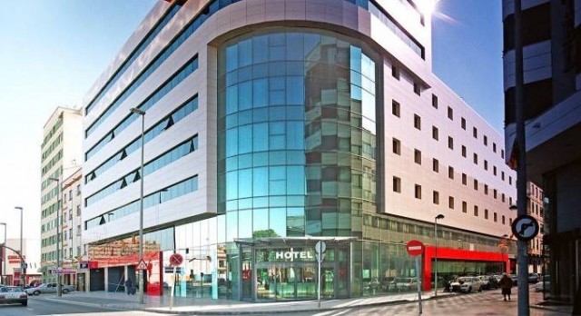 Seis enfermeras, cinco auxiliares y dos médicos para atender a los pacientes que ya derivan al Hotel Luz