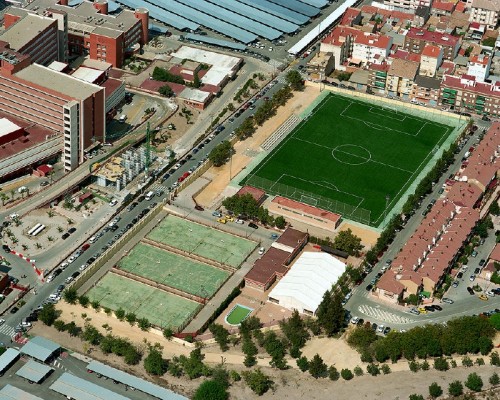El polideportivo de El Palmar, sede del hospital de campaña a falta de luz verde: aún hay camas libres