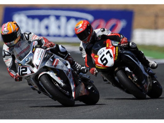 El piloto Javier Forés formará equipo con Jonathan Rea y Alex Lowes