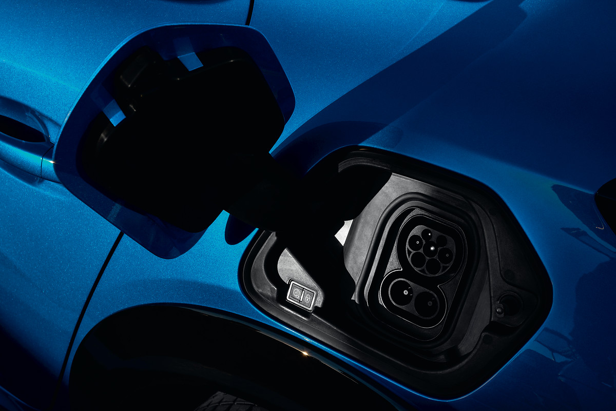 Guía Peugeot: todo lo que hay que saber de la recarga de un coche eléctrico o híbrido enchufable